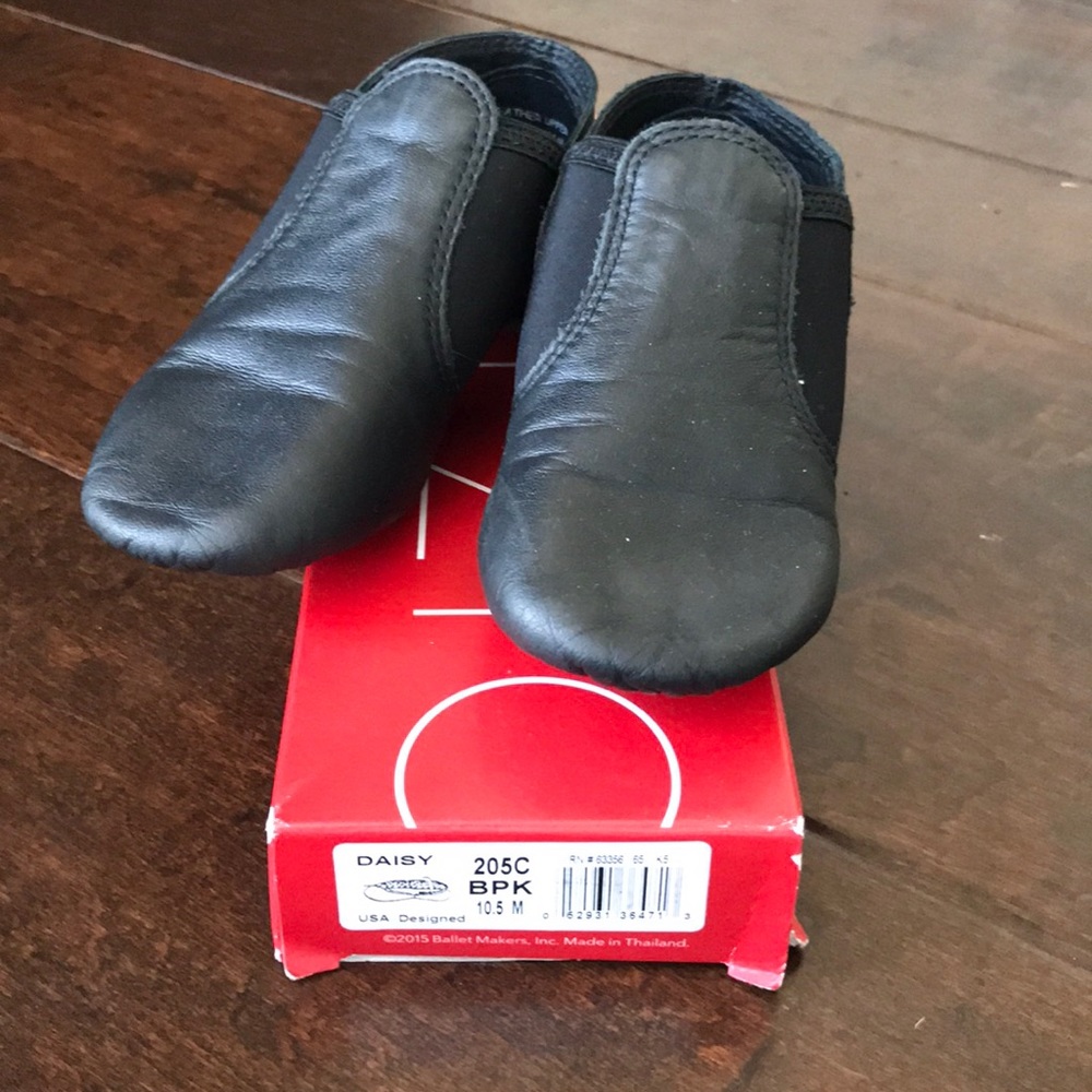 Girls’ capezio jazz shoes